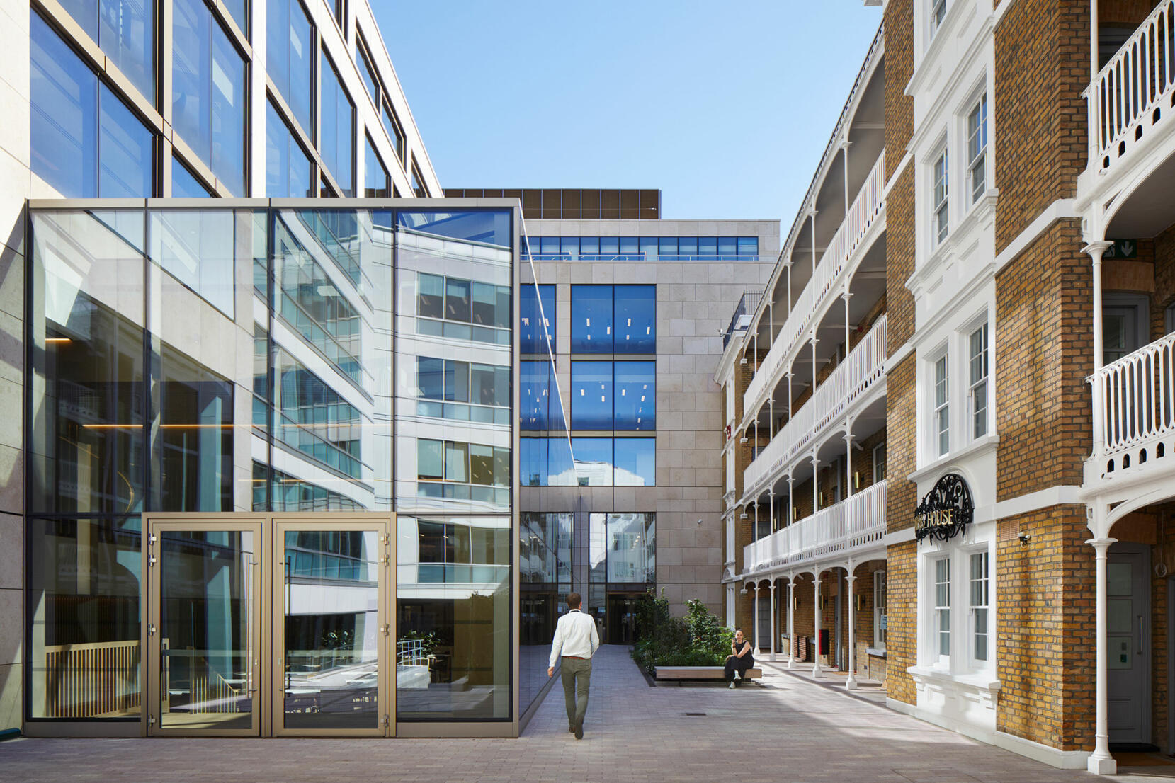 17 Charterhouse Street 1